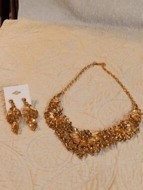 Source Unknown Gold Floral Crystal Bib Necklace with Matching Earrings